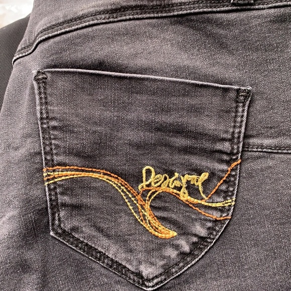 Black Exotic Jeans by Desigual - Picture 5 of 7